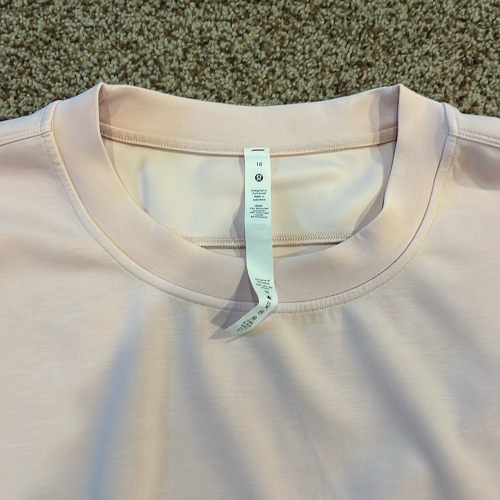 Super soft pink lululemon crewneck - Picture 3 of 6